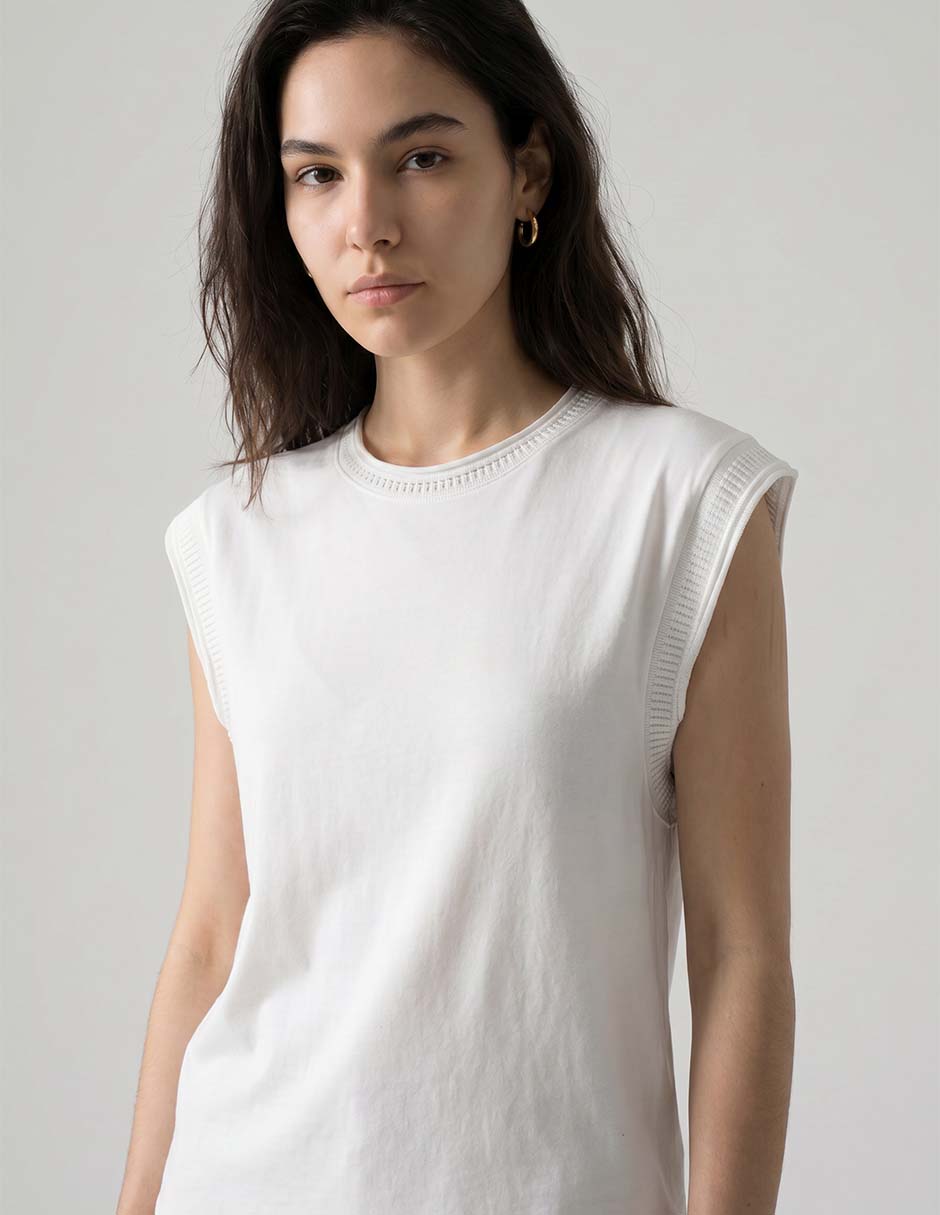 Playera Charol By October cuello redondo para mujer