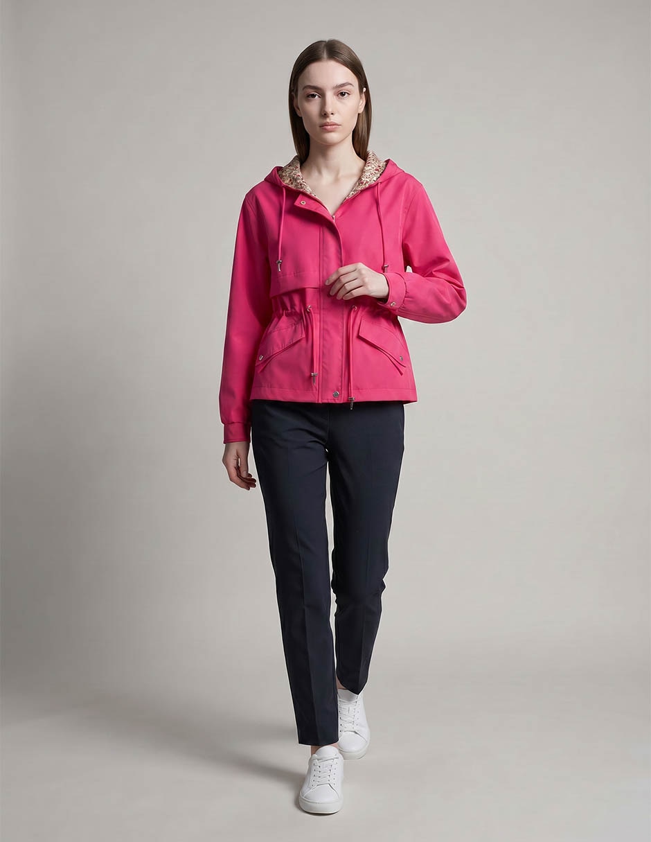 Gabardina con capucha y bolsa para mujer 3